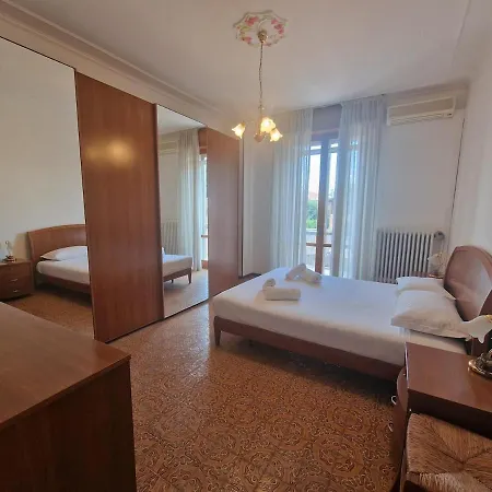 Fuoriporta Affitti Brevi - Giovenale Piccolo *